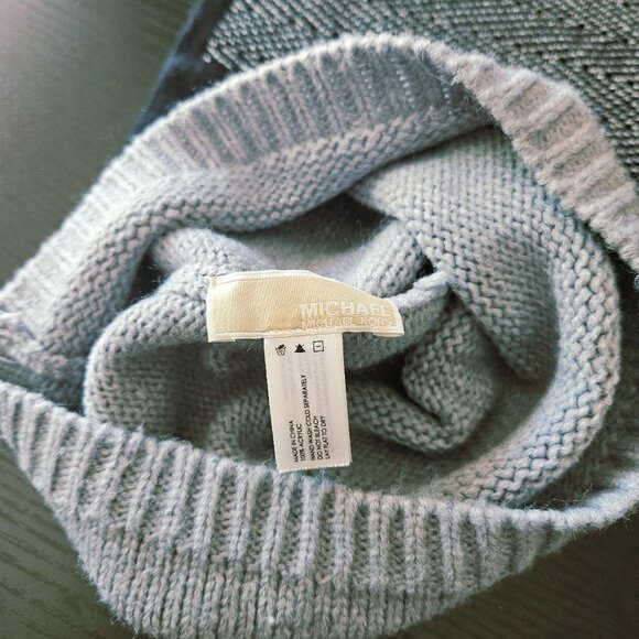 Michael kors scarf and hat - Picture 8 of 8